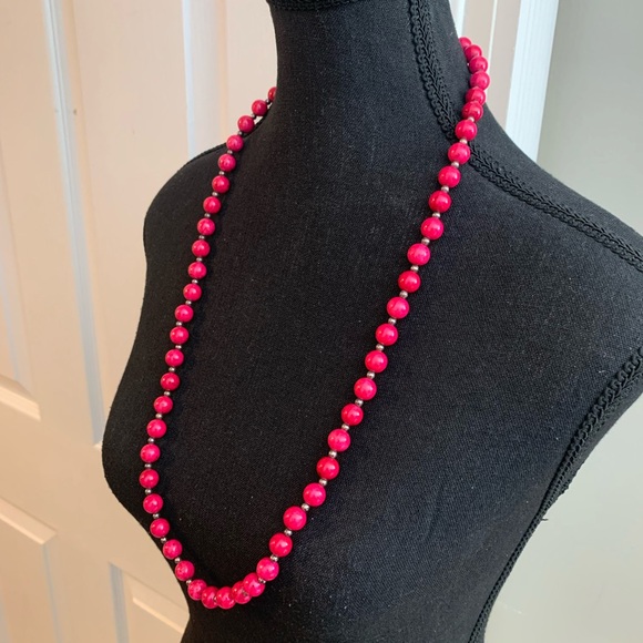 Pink beaded necklace with silver accents - Picture 3 of 6